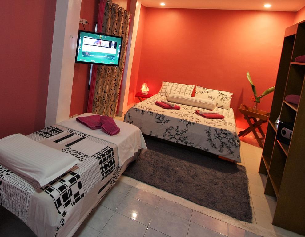 Blue Bamboo Hotel Balabag  Habitación foto